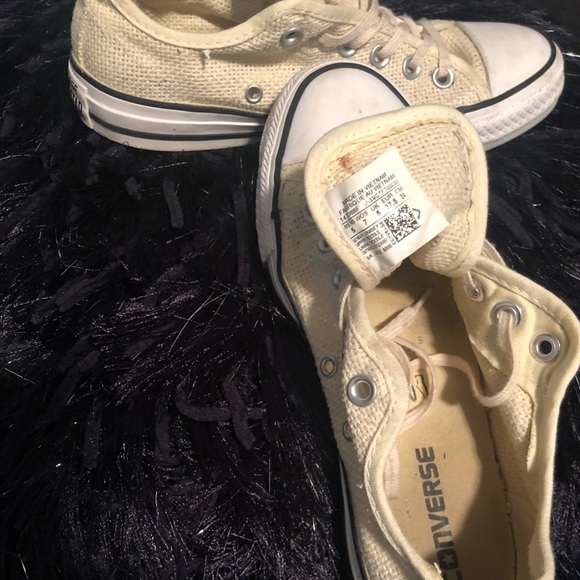 Women’s size 7 Converse - Picture 2 of 3